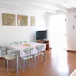 Daire In With Balcony, Air Conditioning, Wifi, Washing Machine 4982-10 *